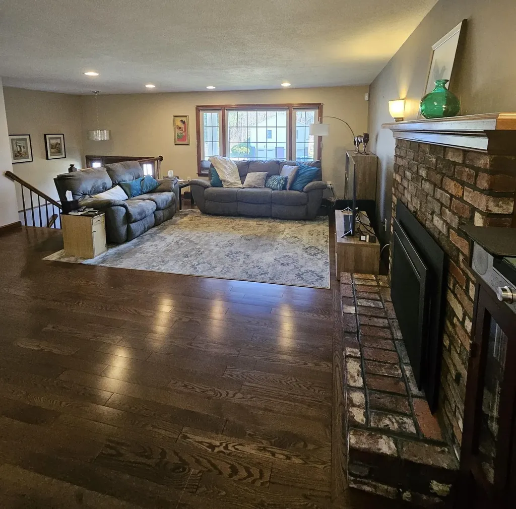 16 Radcliffe Drive Nashua NH 03062-1308