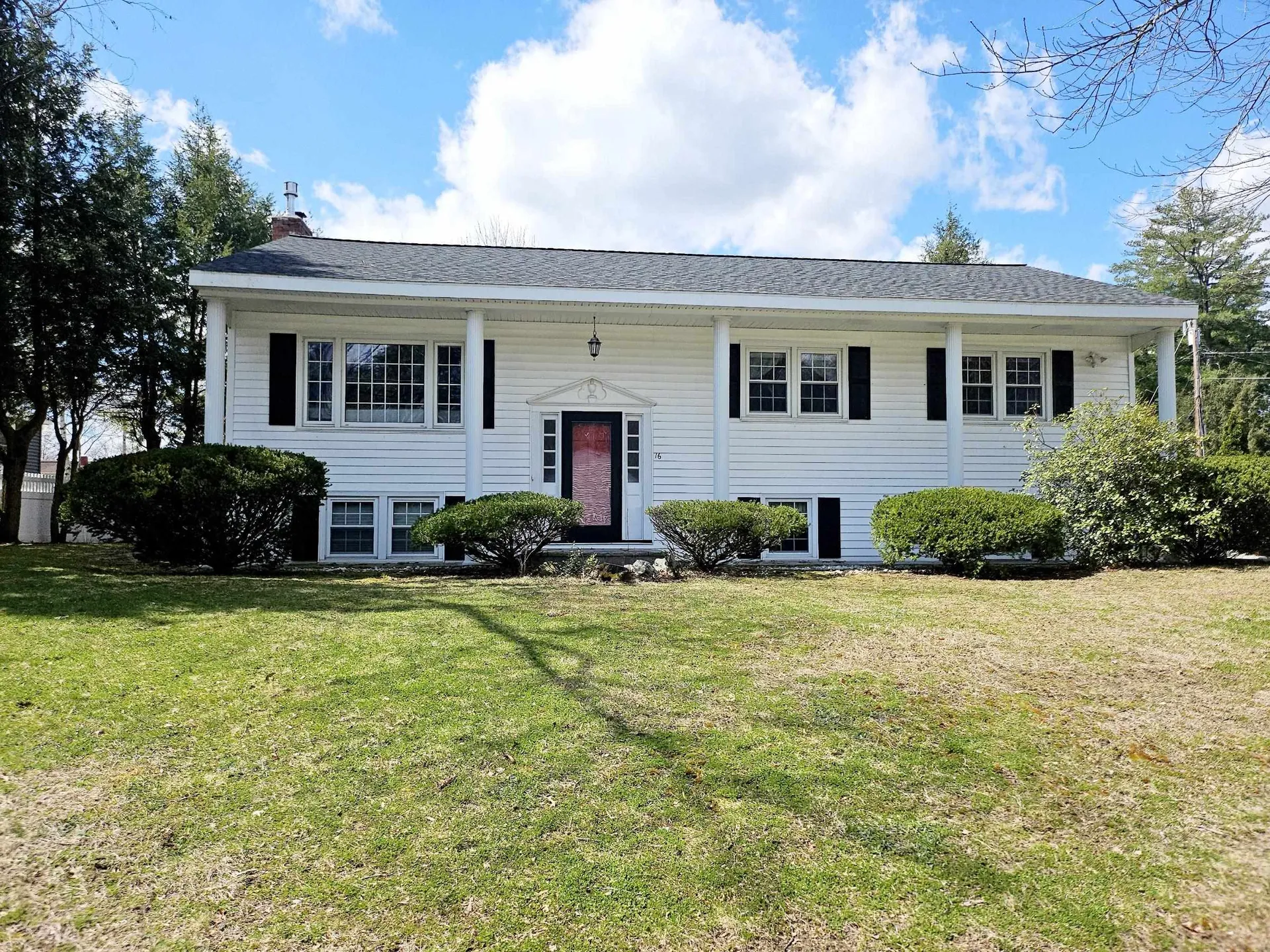 16 Radcliffe Drive Nashua NH 03062-1308