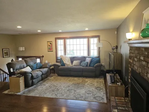 16 Radcliffe Drive Nashua NH 03062-1308
