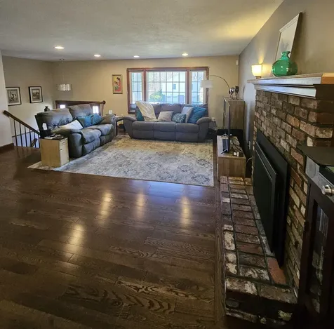 16 Radcliffe Drive Nashua NH 03062-1308