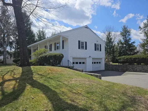 16 Radcliffe Drive Nashua NH 03062-1308