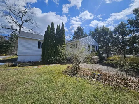 16 Radcliffe Drive Nashua NH 03062-1308