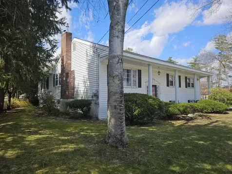 16 Radcliffe Drive Nashua NH 03062-1308