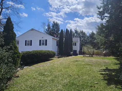 16 Radcliffe Drive Nashua NH 03062-1308