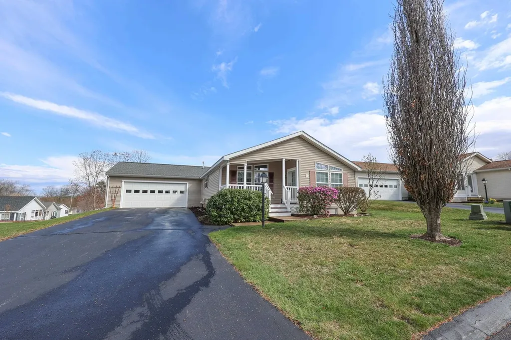 33 Stagecoach Way Manchester, NH Real Estate Property MLS 4992842