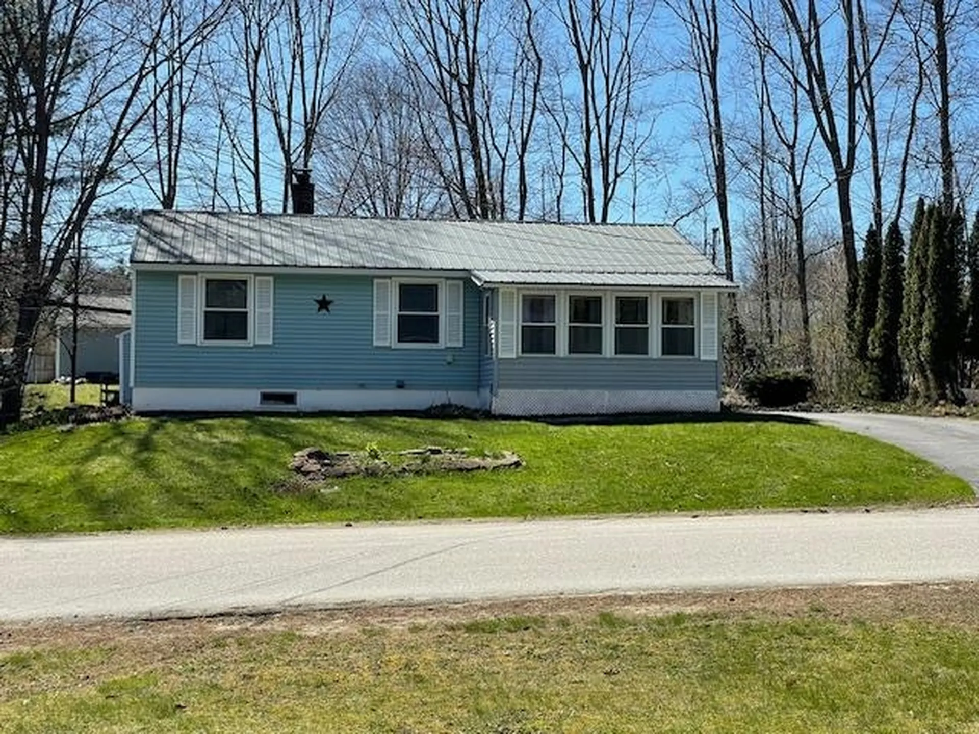 24 Duffy Street Franklin NH 03235