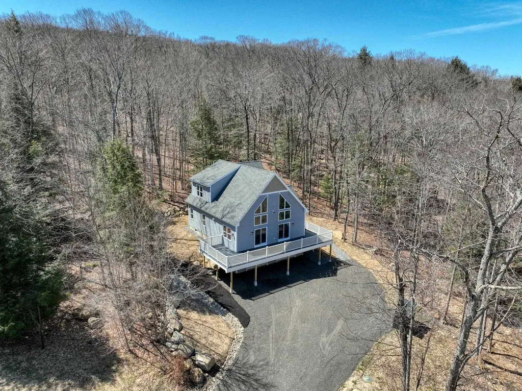 8 Loyd Lane Harrisville NH 03450