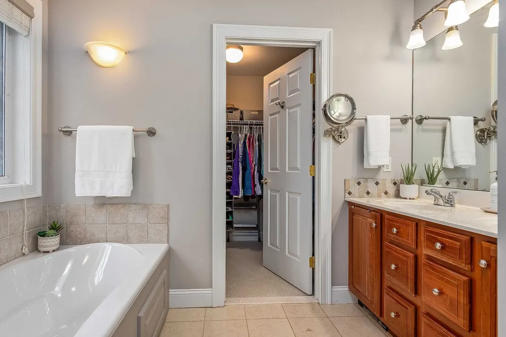 4 Juniper Drive Stratham NH 03885