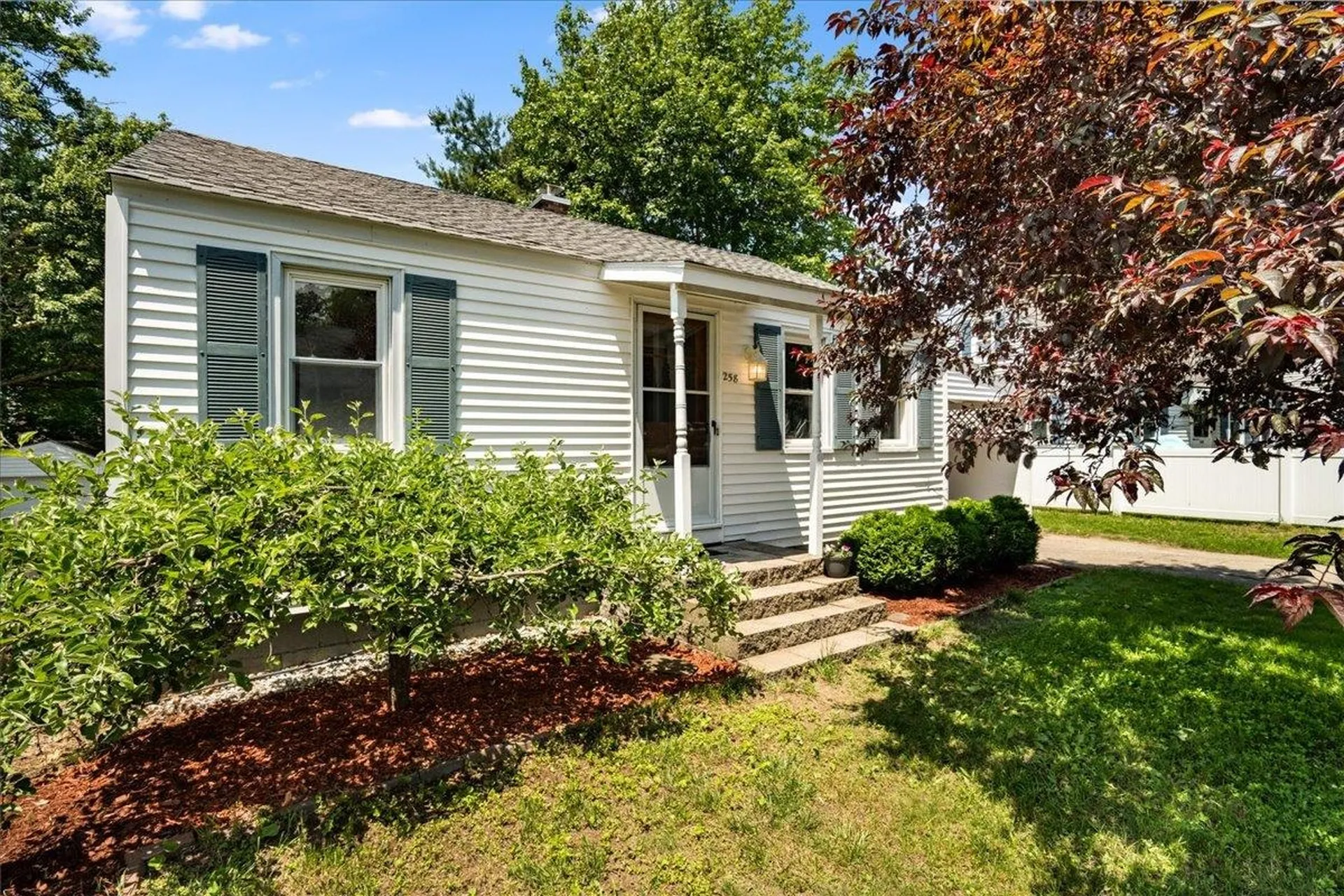 258 Exchange Avenue Manchester NH 03104