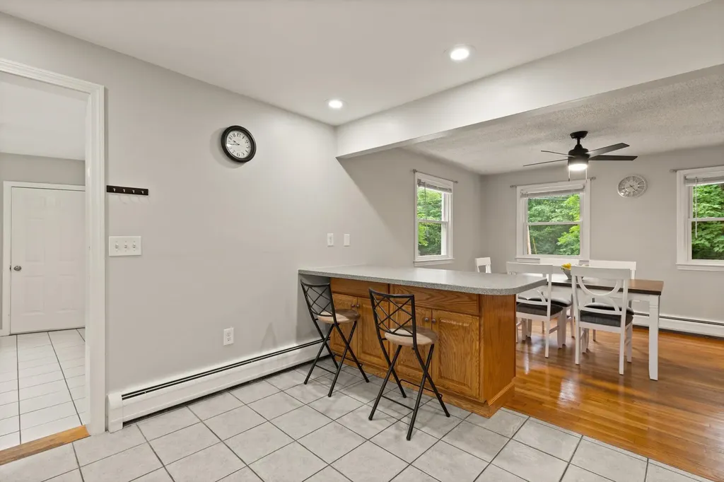 17 Nakomo Drive Litchfield NH 03052-2418