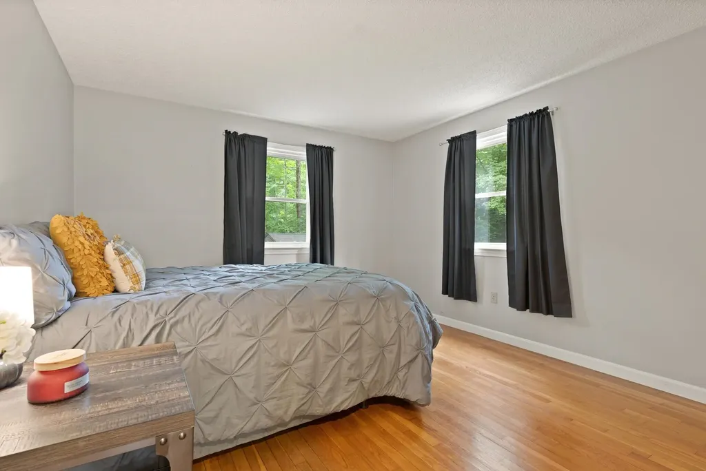17 Nakomo Drive Litchfield NH 03052-2418
