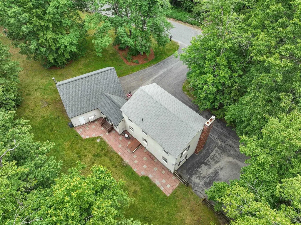 17 Nakomo Drive Litchfield NH 03052-2418