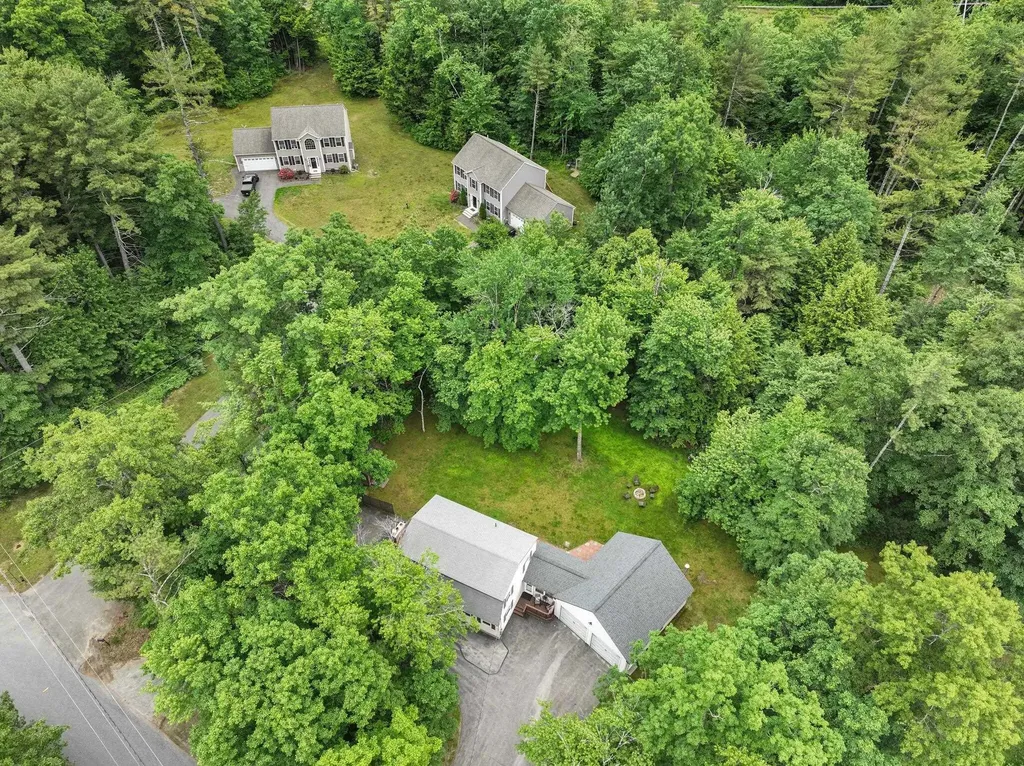17 Nakomo Drive Litchfield NH 03052-2418