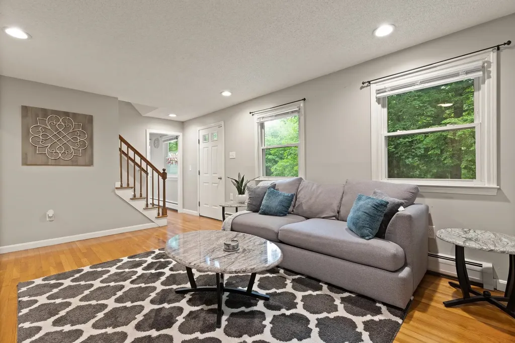 17 Nakomo Drive Litchfield NH 03052-2418