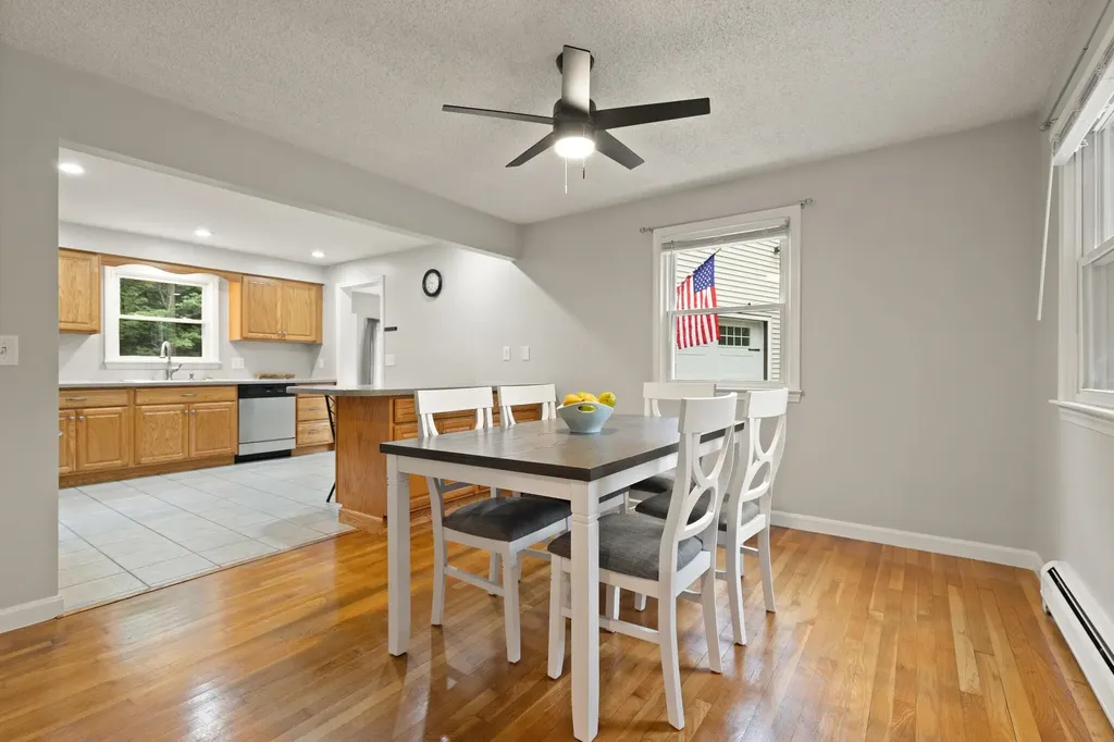 17 Nakomo Drive Litchfield NH 03052-2418