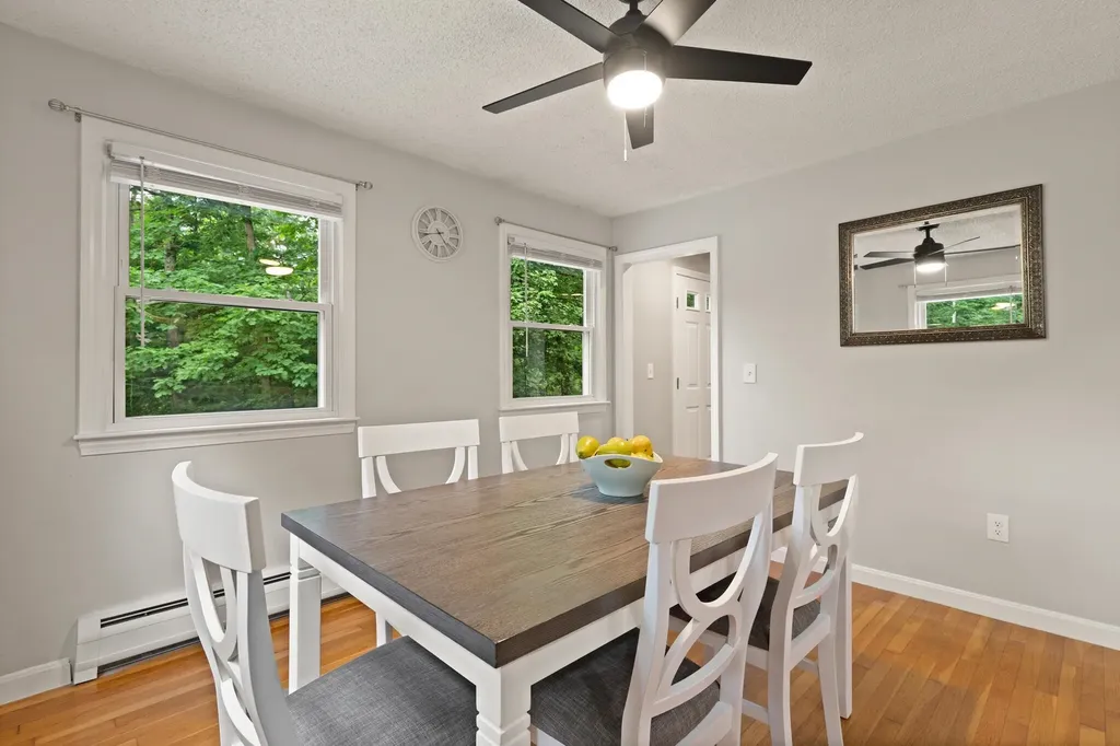 17 Nakomo Drive Litchfield NH 03052-2418