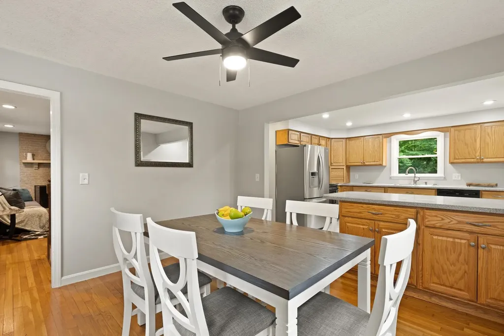 17 Nakomo Drive Litchfield NH 03052-2418