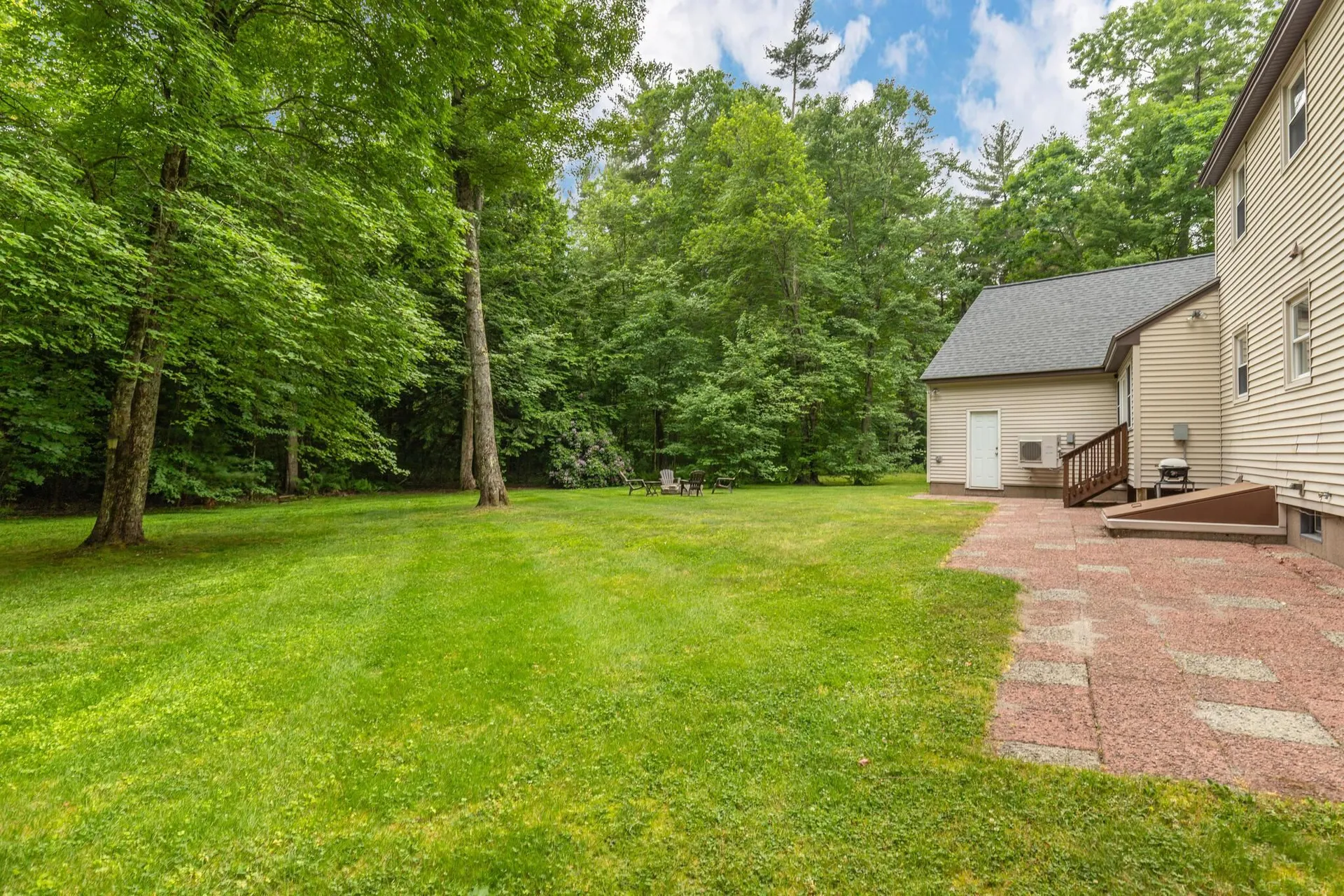 17 Nakomo Drive Litchfield NH 03052-2418