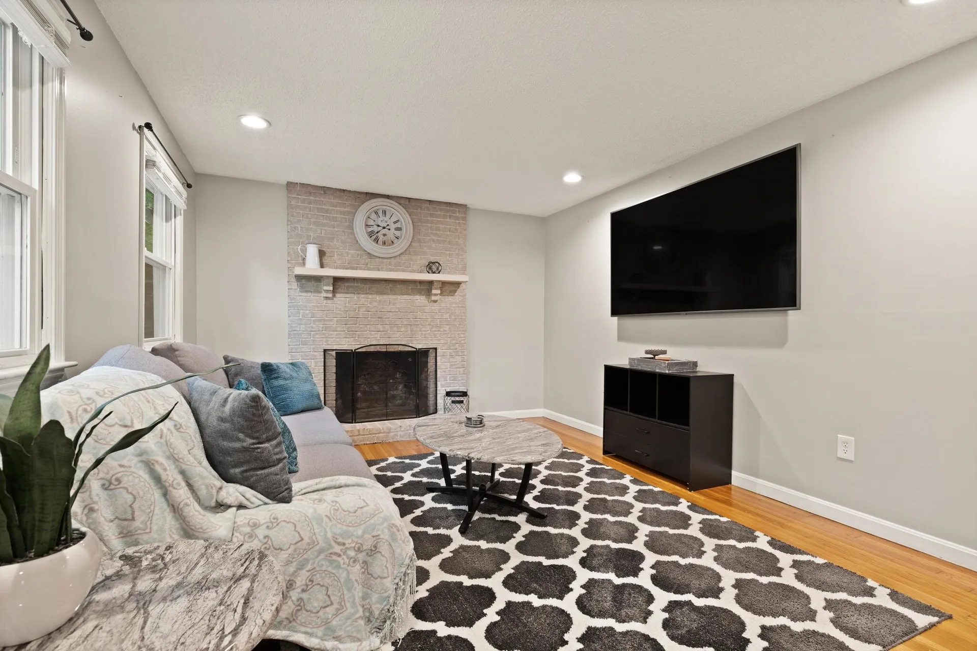 17 Nakomo Drive Litchfield NH 03052-2418