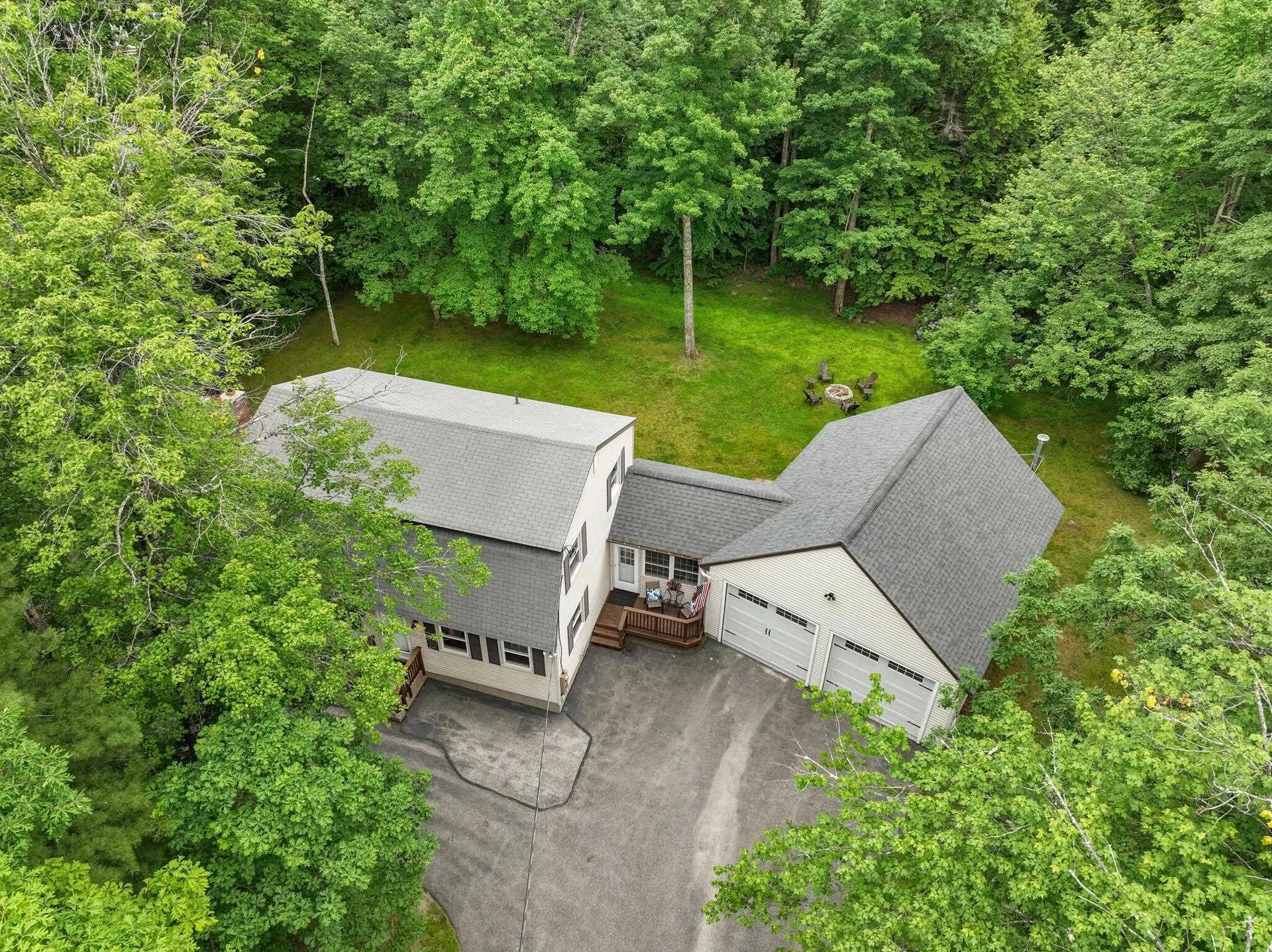 17 Nakomo Drive Litchfield NH 03052-2418