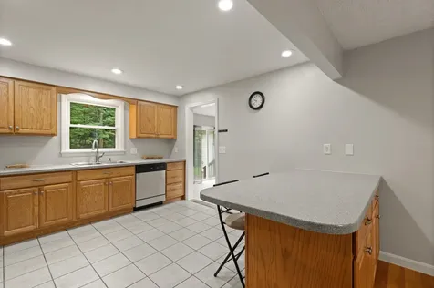 17 Nakomo Drive Litchfield NH 03052-2418