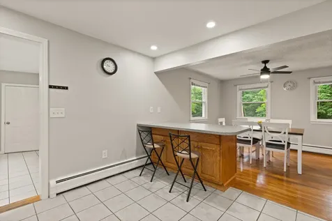 17 Nakomo Drive Litchfield NH 03052-2418