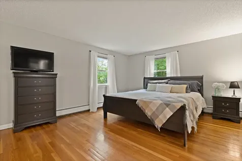 17 Nakomo Drive Litchfield NH 03052-2418