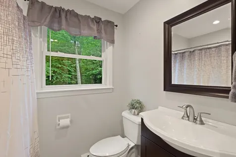17 Nakomo Drive Litchfield NH 03052-2418