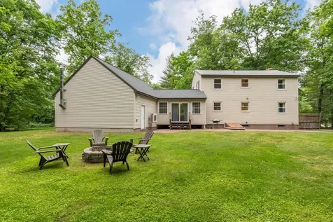 17 Nakomo Drive Litchfield NH 03052-2418
