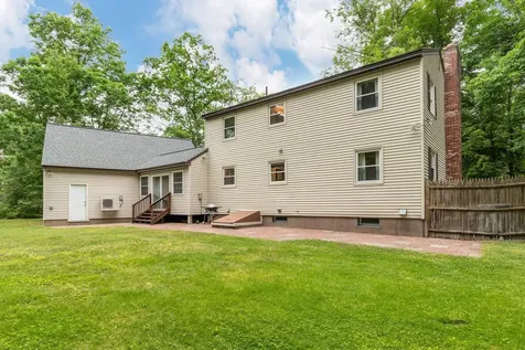 17 Nakomo Drive Litchfield NH 03052-2418