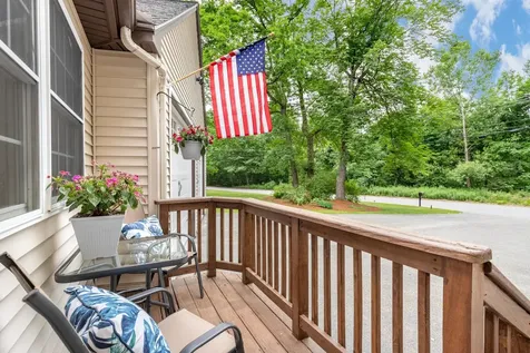 17 Nakomo Drive Litchfield NH 03052-2418