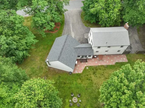 17 Nakomo Drive Litchfield NH 03052-2418