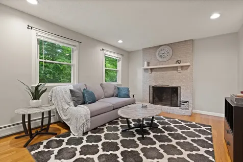 17 Nakomo Drive Litchfield NH 03052-2418