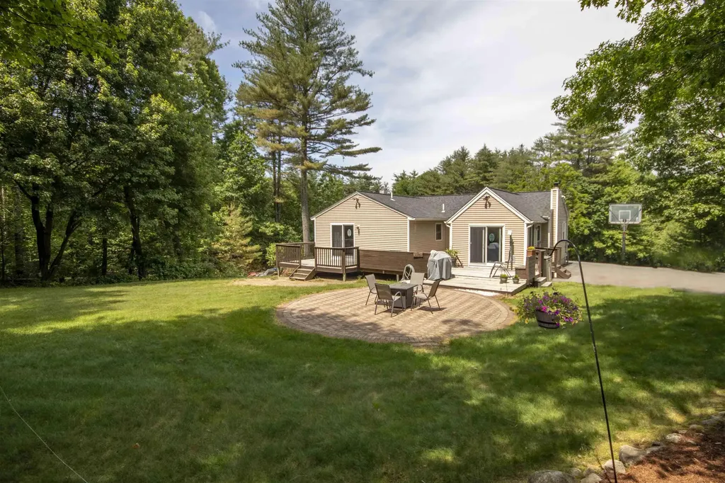 1 Carmel Drive Londonderry NH 03053