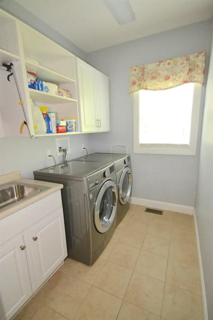 5 Metea Lane Bedford NH 03110