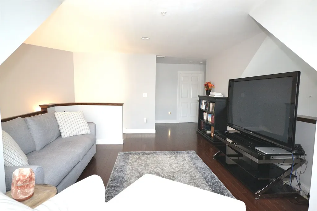 5 Metea Lane Bedford NH 03110