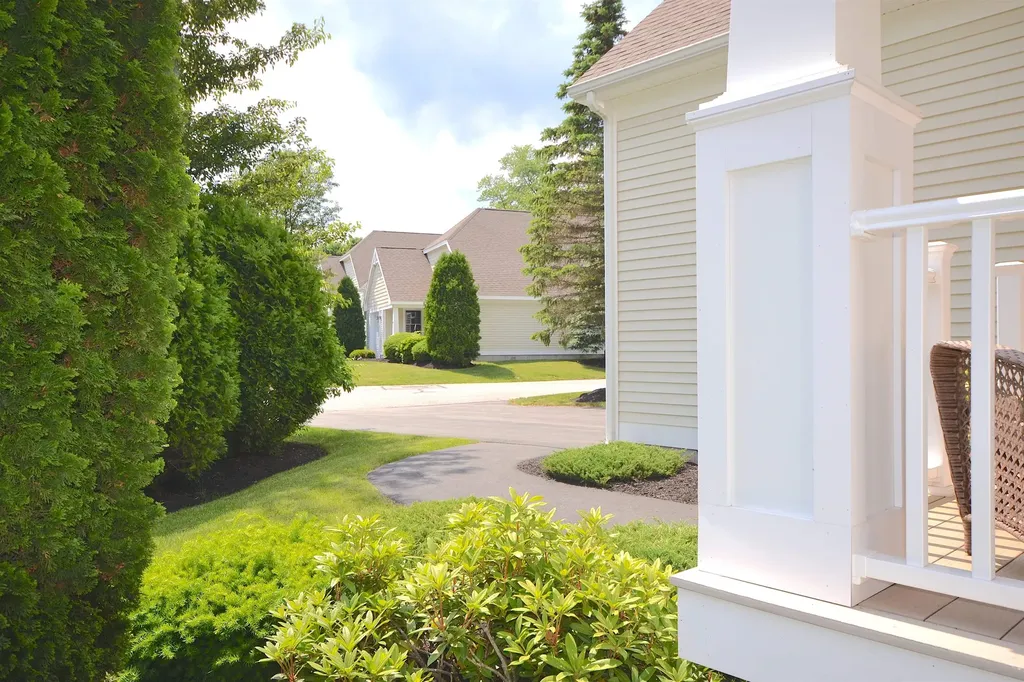 5 Metea Lane Bedford NH 03110
