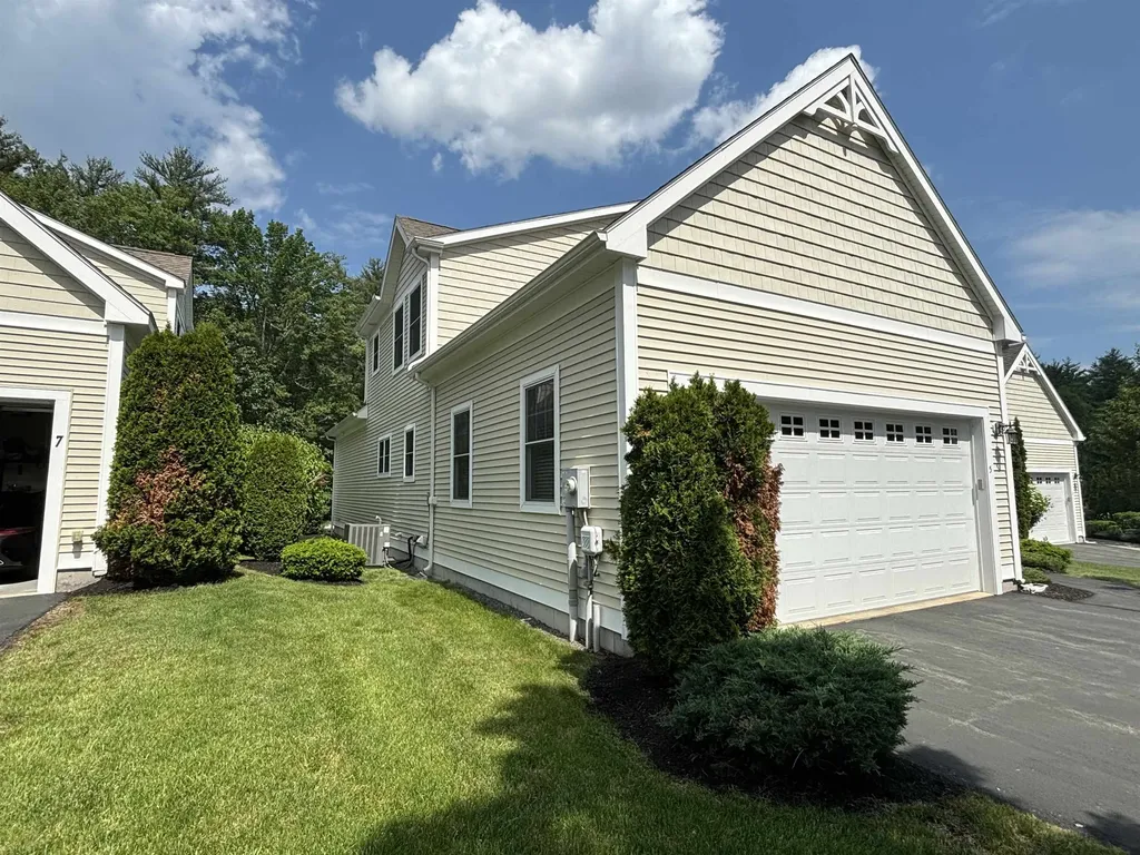 5 Metea Lane Bedford NH 03110