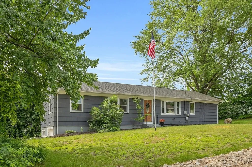 2 Hemlock Street Hudson, NH Real Estate Property MLS 4999213