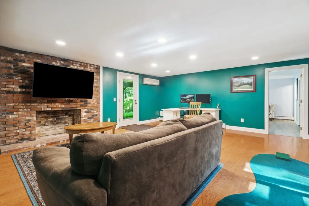 98 Greensward Drive Grantham NH 03753