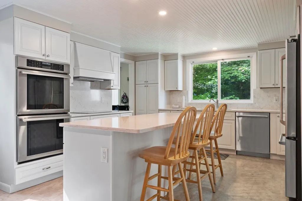 98 Greensward Drive Grantham NH 03753