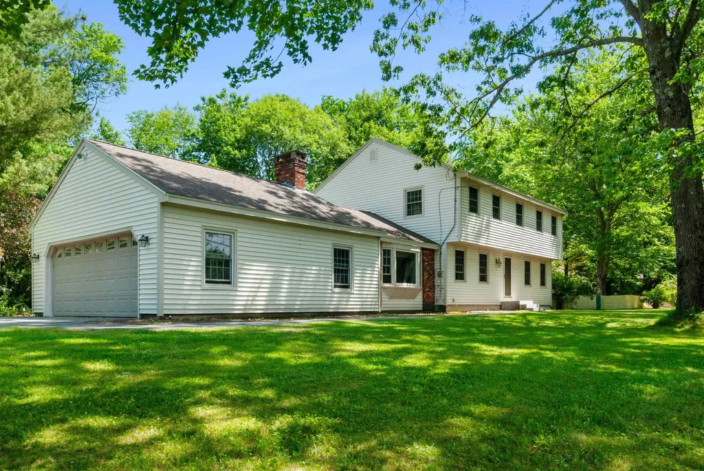 34 Hampton Falls Road Exeter NH 03833