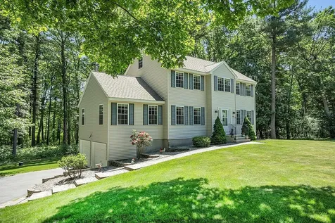 40 Shannon Circle Pelham NH 03076