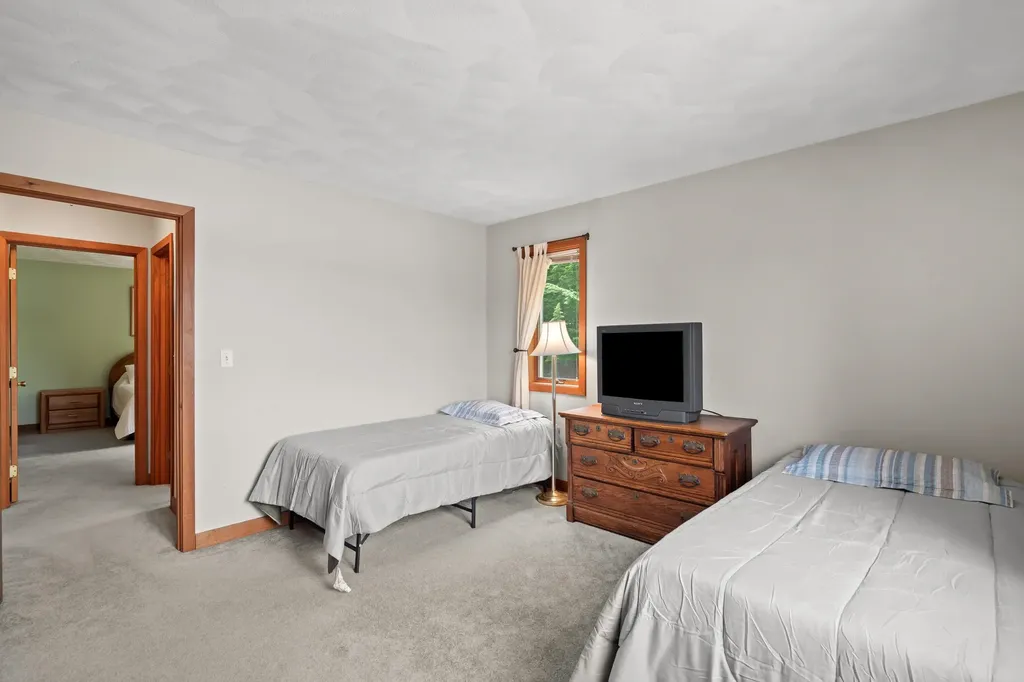 18 Auclair Road Middleton NH 03887