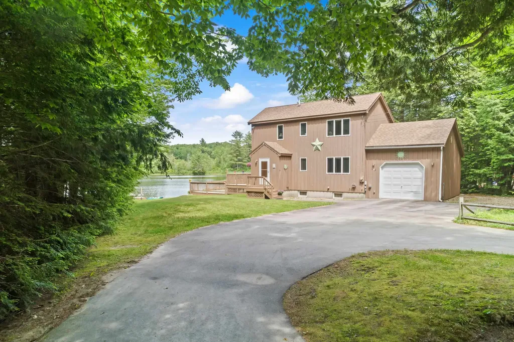 18 Auclair Road Middleton NH 03887