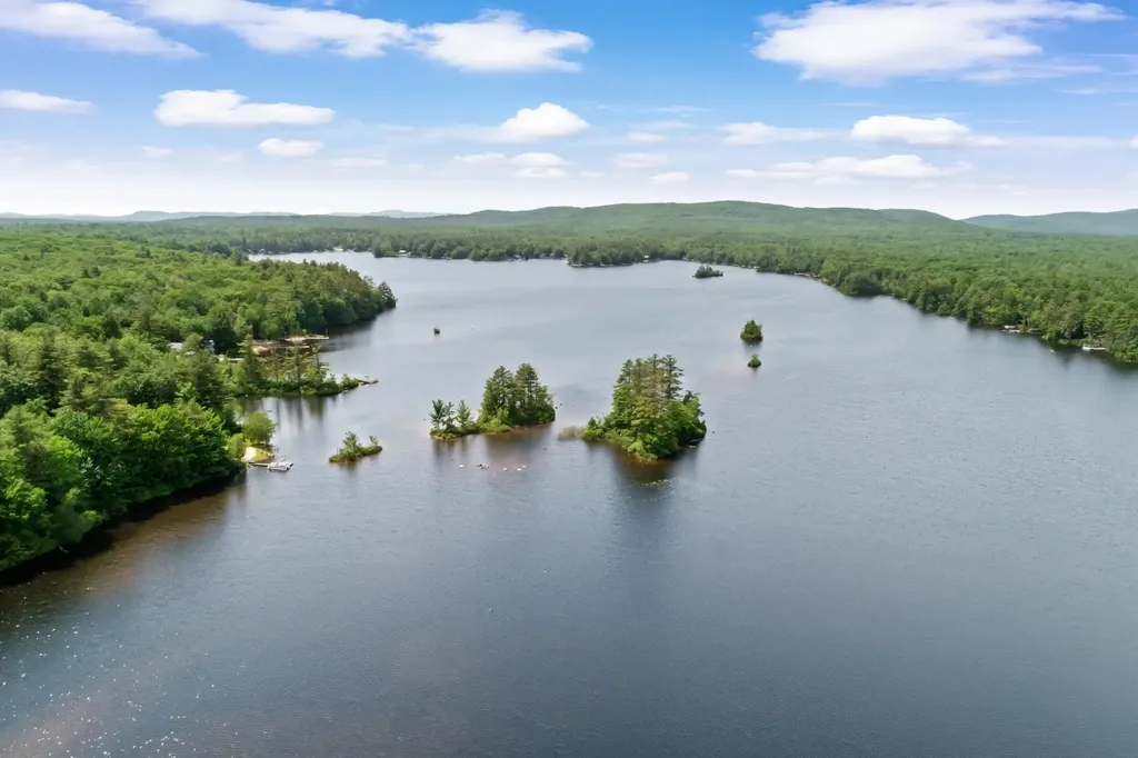 18 Auclair Road Middleton NH 03887