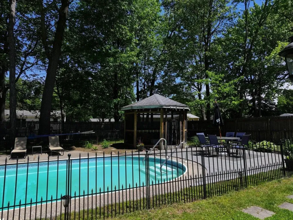 78 Robin Road Colchester VT 05446