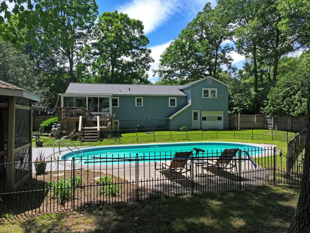 78 Robin Road Colchester VT 05446