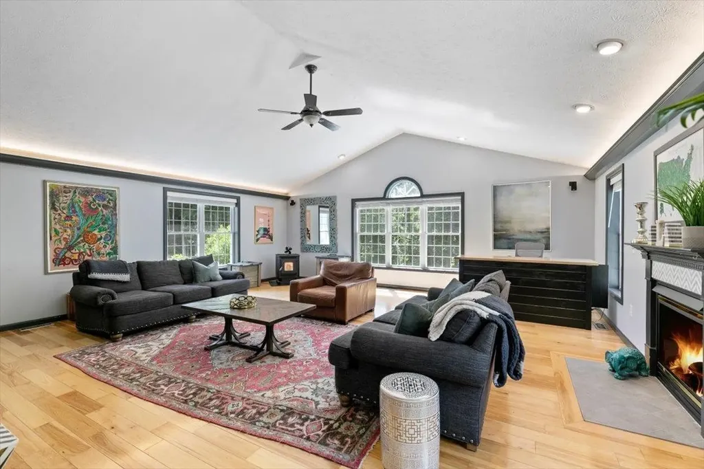 7 Mystic Court Nashua NH 03062