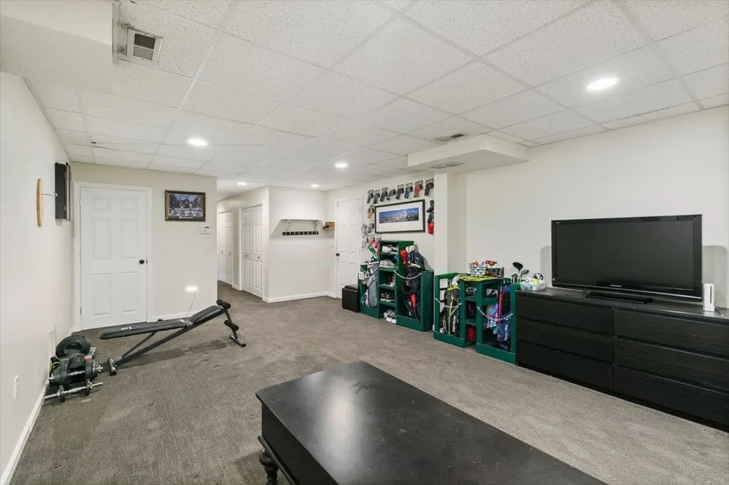 7 Mystic Court Nashua NH 03062